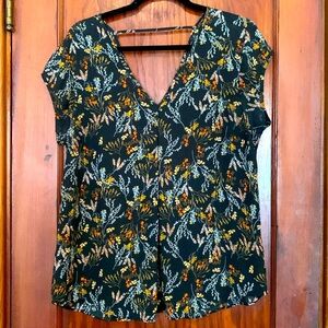 DR2 Womens size L chiffon flowy top, short sleeves. Must see!